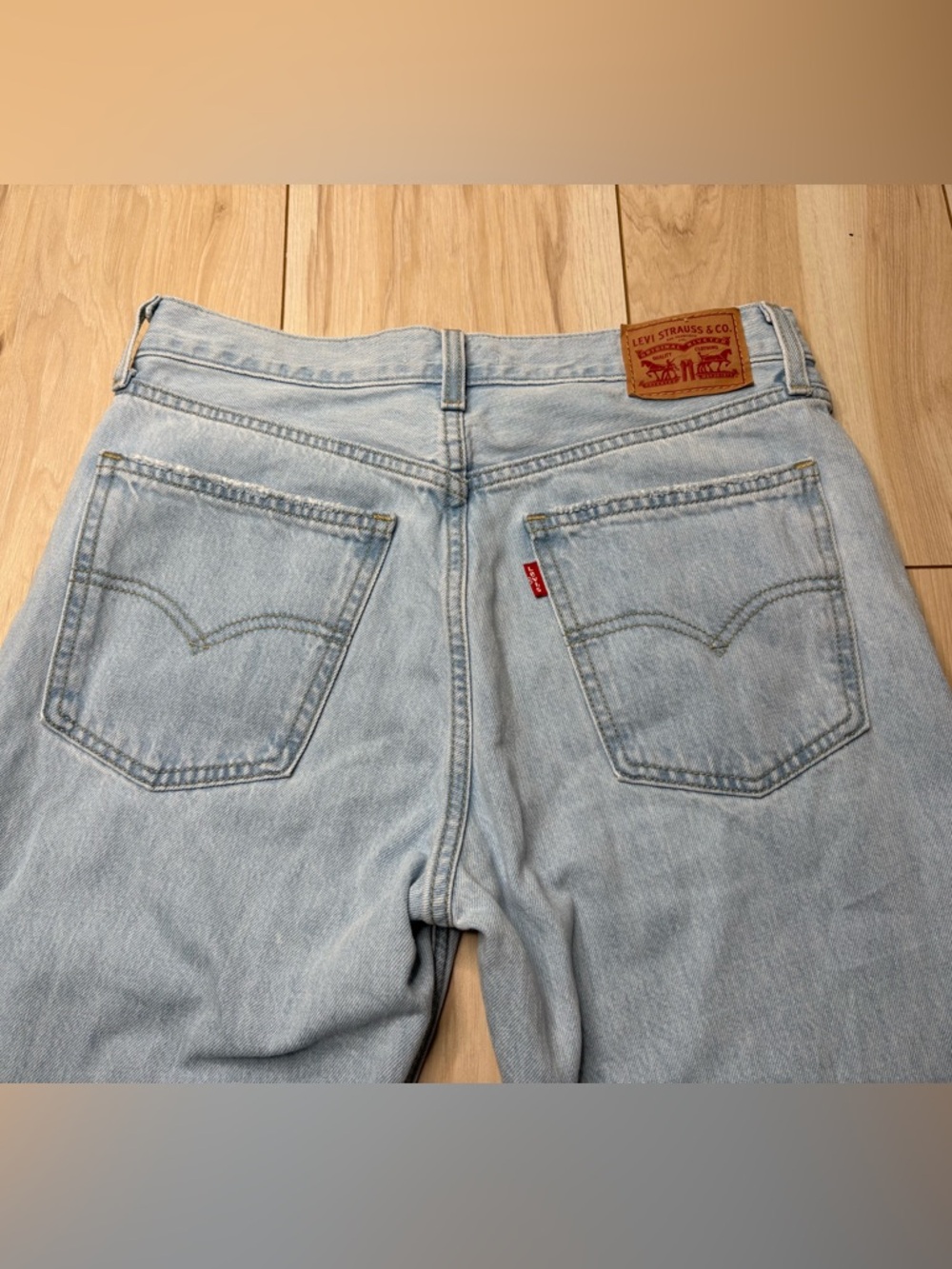 Levi’s Low Pro Straight Jeans Light Wash Distressed Knee Relaxed Fit Size 27 - Picture 4 of 6